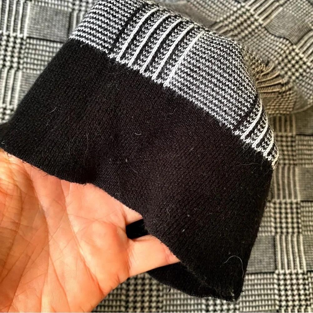 🔘 BETTY BARCLAY BLACK WHITE HOUNDSTOOTH PLAID KNIT SWEATER!